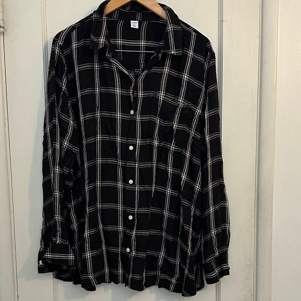 Old Navy Black and White Plaid Women's Button Down Shirt